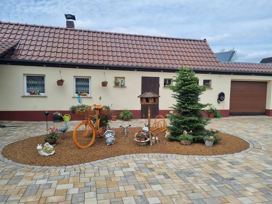 Ferienwohnung *Zur Weinbergstrasse* Lauta Exteriör bild