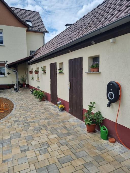 Ferienwohnung *Zur Weinbergstrasse* Lauta Exteriör bild